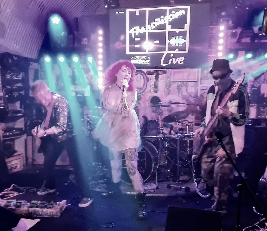 EctoPeach's tweet photo. π·: Nathan Wilding
#MiddleAgedAngst #upthepeach #postpunk #LoveToKane #epiphone #Marshall #Fender #bass https://t.co/CLmMWGk3Vp
