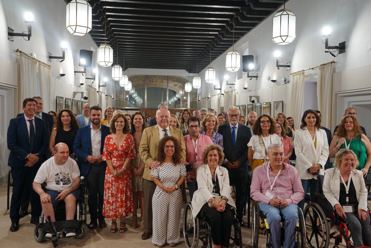 ASPACEAndalucia's tweet photo. #ASPACEAndalucía presente hoy en el @ParlamentoAnd para la lectura del manifiesto de @CERMIAndalucia con motivo del Día Nacional de la Convención Internacional de las Personas con #Discapacidad.Agradecemos especialmente al presidente del  Parlamento @jesusraguirre por su acogida https://t.co/leP8FbxGCd