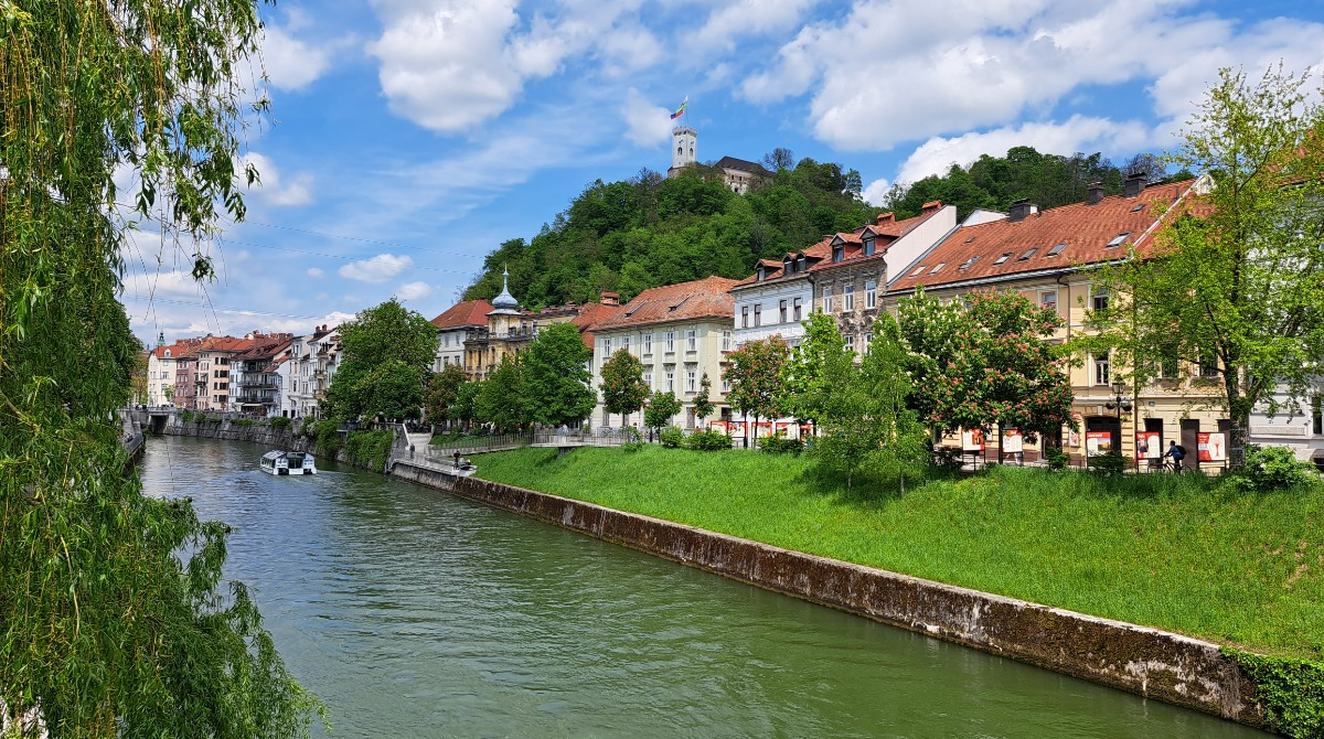 visitljubljana's tweet photo. From the picturesque @Ljubljana Castle to the iconic #TripleBridge, this city will take your breath away! Come and explore the beauty of #Ljubljana.
#VisitLjubljana #TravelGoals https://t.co/tXiXjy3Xto