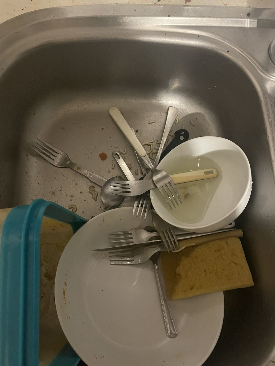 Clivebixby65's tweet photo. Can’t believe I live with this 😭😭

Men are actually animals Yoh cause the amount of times I asked for them to be cleaner fuck me https://t.co/vUijSQ0RBC