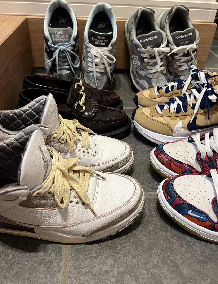 hiyokoSS's tweet photo. 妻のスニーカー達の清掃完了。
後は防水スプレーぶっかければ終わり!
#m992
#sacai
#aj3
#m1500
#drmartens
#sbdank https://t.co/w3R8H6CN3k