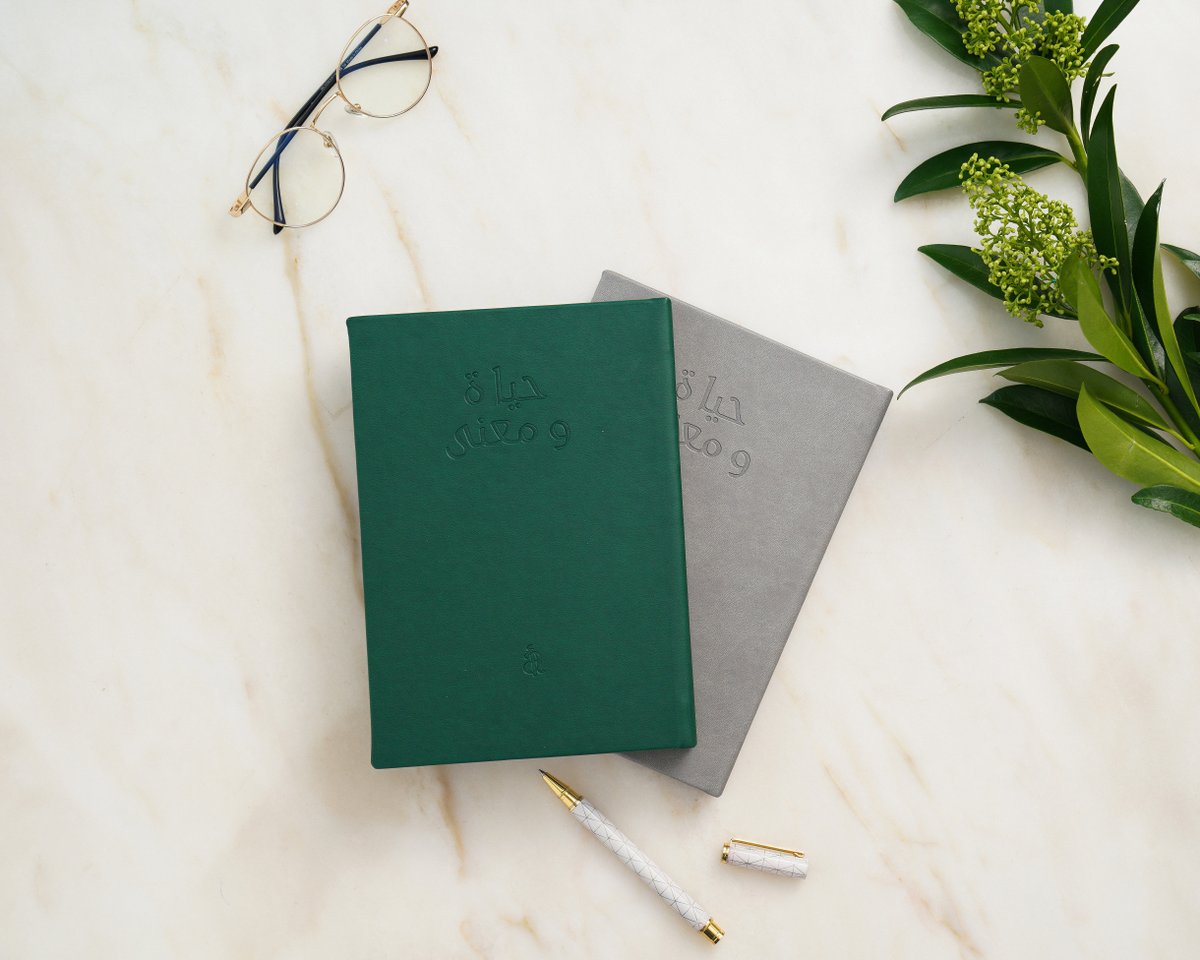 StudioCo_Agency's tweet photo. For the cover, we went with a simple leather hard-cover in 2 colour variations - accompanied by an embossed title &amp; brand mark on the front that speaks to the blog branding. https://t.co/cYezBcJrTf