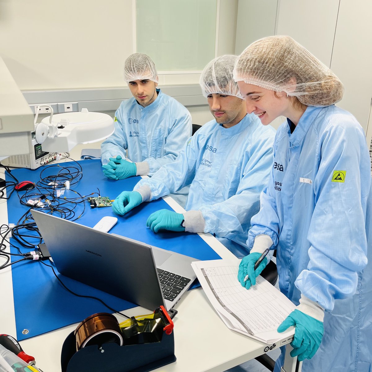 ESA__Education's tweet photo. Space engineering just got closer for the @UCAnFly_ES student team! 🛰️ Their #CubeSat payload is about to undergo shake and thermal-vacuum tests, taking it one step closer to flight readiness. Go UCAnFly!✨ Discover how to launch your own #satellite👉 https://t.co/QRswmA7BfT https://t.co/TkFcqe07x7