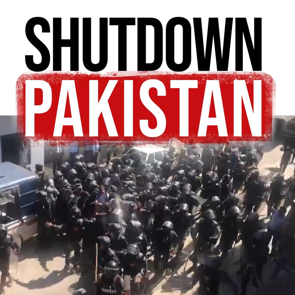 Abdulla_Alamadi's tweet photo. What happened today in Pakistan with the abduction of #ImranKhan from the headquarters of the Supreme Court, is similar to what happened with Egyptian President Morsi.
Imran’s life is in danger. The scene of Morsi may be repeated with IK.

🔴Pakistan may enter into a dark tunnel. https://t.co/vKNMCTZEt8