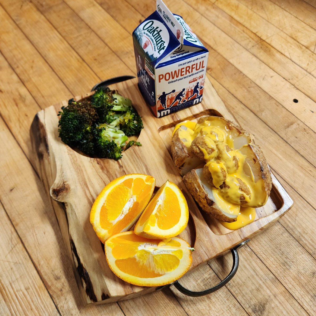 FreshPicksCafe's tweet photo. Mascoma served some delicious options for school lunch including a tasty pulled pork sandwich, General Tso Chicken, and a baked potato bar! https://t.co/ln8131IUUE