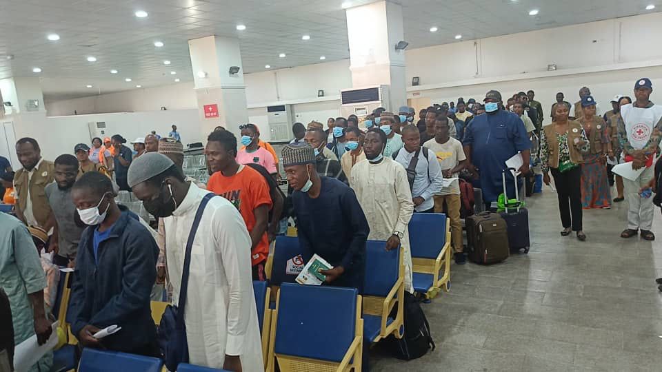 Nnamdi Azikiwe international airport hosted the arrival of 129 Nigerian nationals from Sudan as part of the eight batch of evacuees on may 8.  

#SudanEvacuation