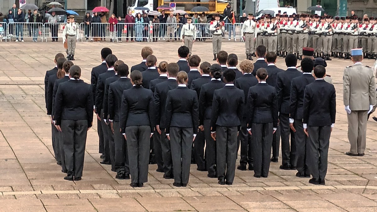 Nos #CadetsdelaDéfense mobilisés ce 8 mai pour la commération de la victoire des Alliés. Fiers de leur engagement citoyen 🙏 #mémoire <a href="/ecolegenie49/">École du génie</a>