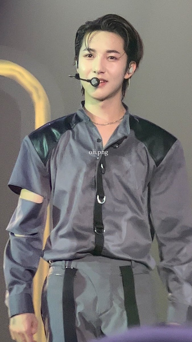 _dearoi's tweet photo. missing renjun hour :' https://t.co/wKBMP7enzA