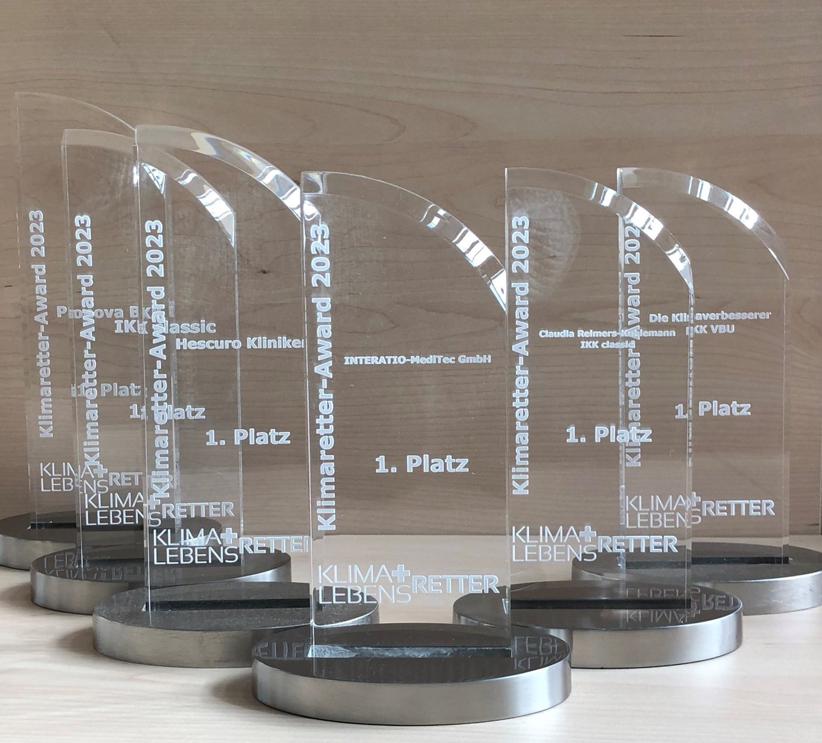 Heute ist Klimaretter-Tag! 😊💚🌍
Gratulation  zum Klimaretter-Award 2023: @ikkclassic,  <a href="/pronovabkk/">Pronova BKK</a>, <a href="/hescurokg/">HESCURO Klinik</a>, INTERATIO MediTec und @BKK_VBU sind  Spitzenreiter im  #Gesundheitswesen beim Projekt #klimaretterlebensretter. 🏆🍀👋projekt.klimaretter-lebensretter.de/das-projekt/kl…