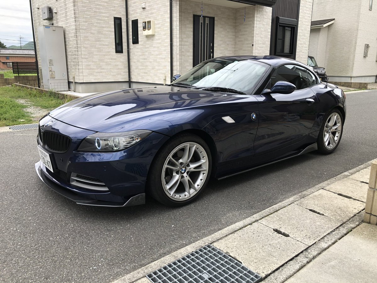 VAPErToku's tweet photo. @bimf36Zd こんな感じでカーボン調のやつ付けてたけど、2年未満でパリパリ剥がれて下地の黒色になりました。w多分経年劣化で脆くなってるとこに走行時の飛び石とかで亀裂が入ってみたいな感じかなと。
リアスポイラーの方は剥げて無かったから。 https://t.co/sxqThYcLsO