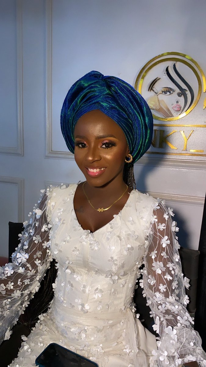 mz_teee_'s tweet photo. @theorebadmus_ Asoebi Bella 😌😌 https://t.co/qVAKLXq1vp