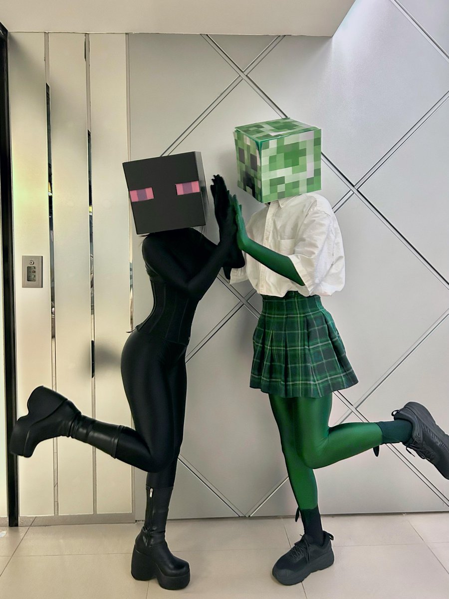 _FrMinecraft's tweet image. Un Cosplay Minecraft de Creeper et Enderman

Source ➡️ buff.ly/41hKNgr