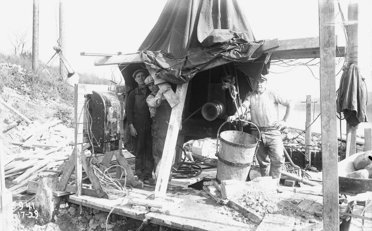 MWRDGC's tweet photo. Historical Photo of the Day: Workers on a cofferdam for a bridge over the Chicago Sanitary and Ship Canal on October 17, 1929. Join our virtual tour *TODAY* (May 9) at 2 p.m. to learn about the work of the MWRD. Register here ⬇️  
https://t.co/JvTvsrvM28
🏗💧💩🧪🧫🔬🌊🌞 https://t.co/DptQm4YqiL