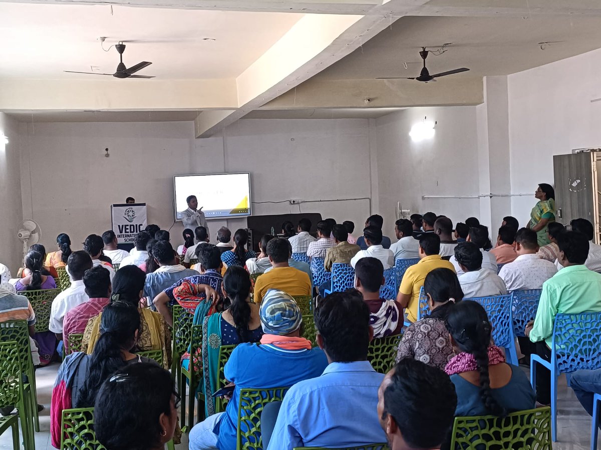 vedic_raigarh's tweet image. We're happy to announce the success of Ek Prayas orientation program conducted by our beloved Chairman Sir. 

#VedicInternationalSchool #ekprayas  #parentsorientationprogram