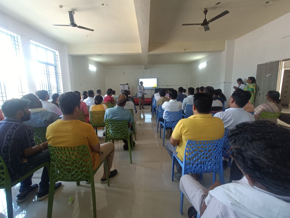 vedic_raigarh's tweet image. We're happy to announce the success of Ek Prayas orientation program conducted by our beloved Chairman Sir. 

#VedicInternationalSchool #ekprayas  #parentsorientationprogram