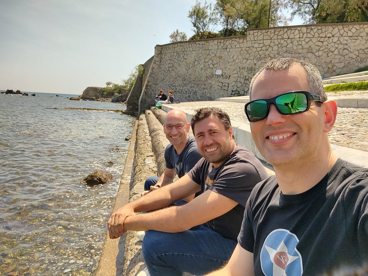 #doubleloop's board meeting done right! 💚💜 #sun #friends