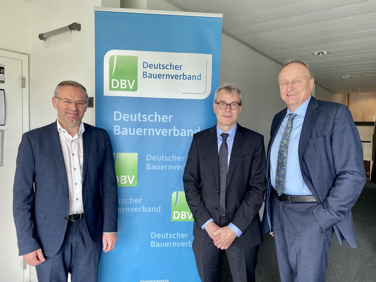 Bauern_Verband's tweet image. Vorstellung eines im Auftrag des DBV erstellten Gutachtens der Hochschule Soest zu den ökonomischen Folgen des Verzichts auf #Pflanzenschutzmittel heute im EU-Parlament. Das Gutachten belegt drastische Auswirkungen der EU-Pläne zur Pflanzenschutzmittelreduktion.