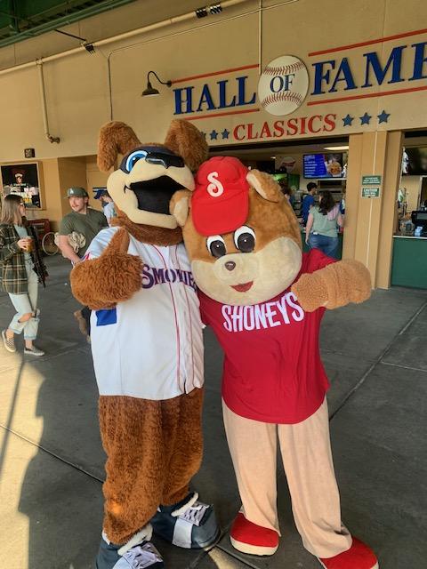 ShoneysEastTN's tweet photo. Big Thumbs Up for the Tennessee Smokies! Come out to Smokies Stadium TONIGHT and cheer them on to victory! First Pitch is at 7:00 p.m. #ShoneysKnox #LetsEat #ShoneyBear #SmokiesBaseball https://t.co/PHGgNhs21p