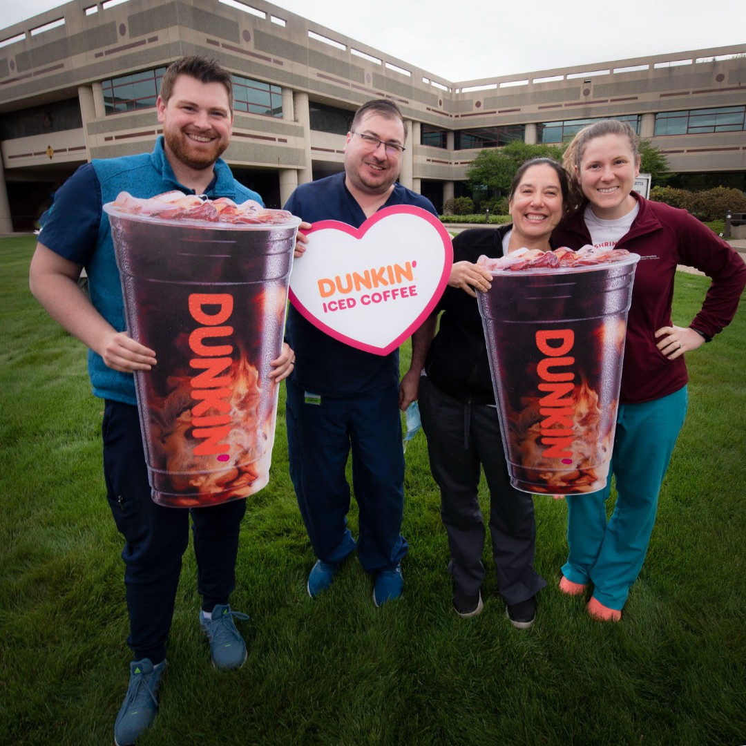 ShrinersNewEng's tweet photo. Mark your calendars! Tuesday, May 23, is Iced Coffee Day at Dunkin'! $1 from every iced coffee sold at participating stores in Hampden, Hampshire and Franklin counties in Western MA will benefit patient care at Shriners Children’s New England! 💗🧡🥤

#BringJoy #DunkinWMA https://t.co/HdvfowdZxN