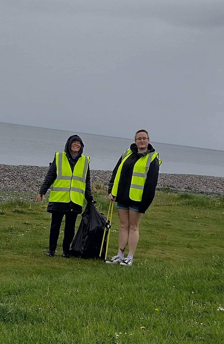 GGCaernarfonsh's tweet photo. Yesterday was the Big Help Out and Gogarth Guides &amp; Trefoil spent their afternoon litter picking along Llandudno's beaches. 🏖They persevered through some very horrible rain to help keep their beaches tidy. Excellent job everyone!🌟 https://t.co/8eOjUjypol