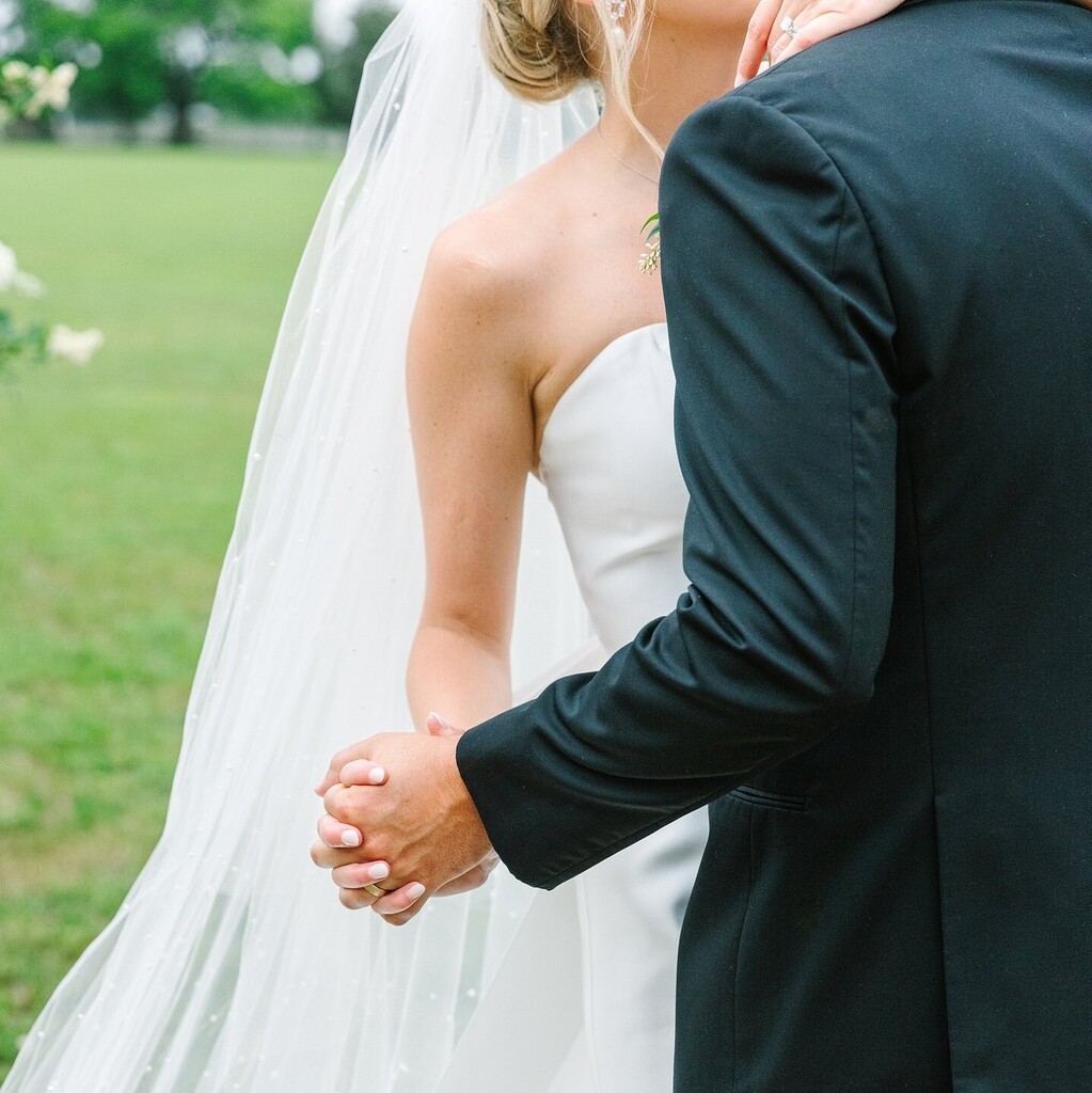 These fleeting moments of connection.  These are what I live for on the wedding day ✨ #danacubbageweddings #dcwcouples @lauren_melinda_ @meaganwarren <a href="/antoniogual/">Antonio Gual</a> @ instagr.am/p/CsBYjHVsbhK/