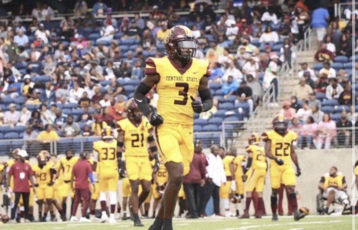 JavynMartin's tweet photo. After a great performance this Sunday at the @VTOSPORTS camp I am very blessed and thankful to receive my first offer from Central State University. I want to thank @kporter411 @CoachBrownDBS @CoachErvCSU2022 for this opportunity #GoMarauders https://t.co/U1i9wRLZdH