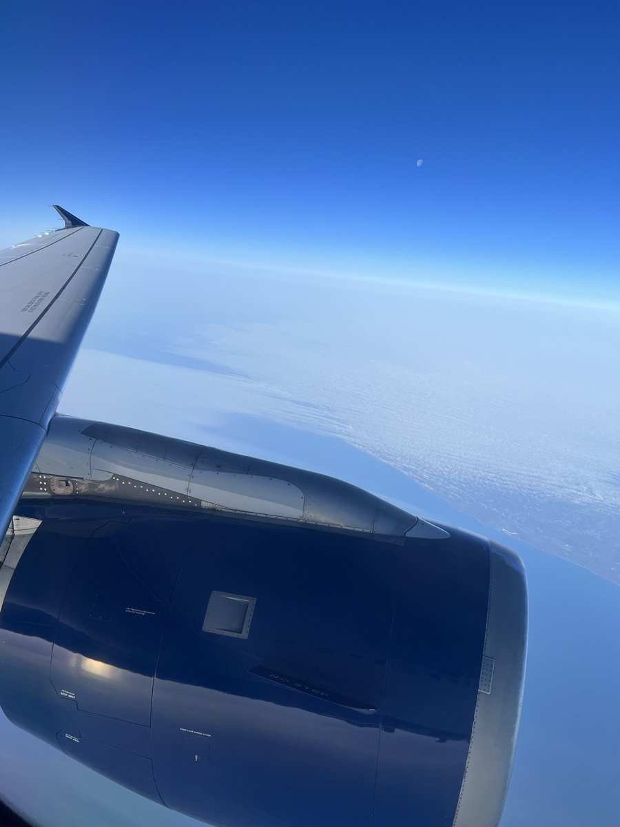 GaelenBet's tweet photo. Good morning friends, colleagues and supporters
currently sitting at 30,000 feet above Lake Michigan preparing content for today
Rome bakery is open for business with multiple final round bagels and overall terrible performances
#wheelsUpCapper #tennisTuesday https://t.co/nZqDxxG4aJ