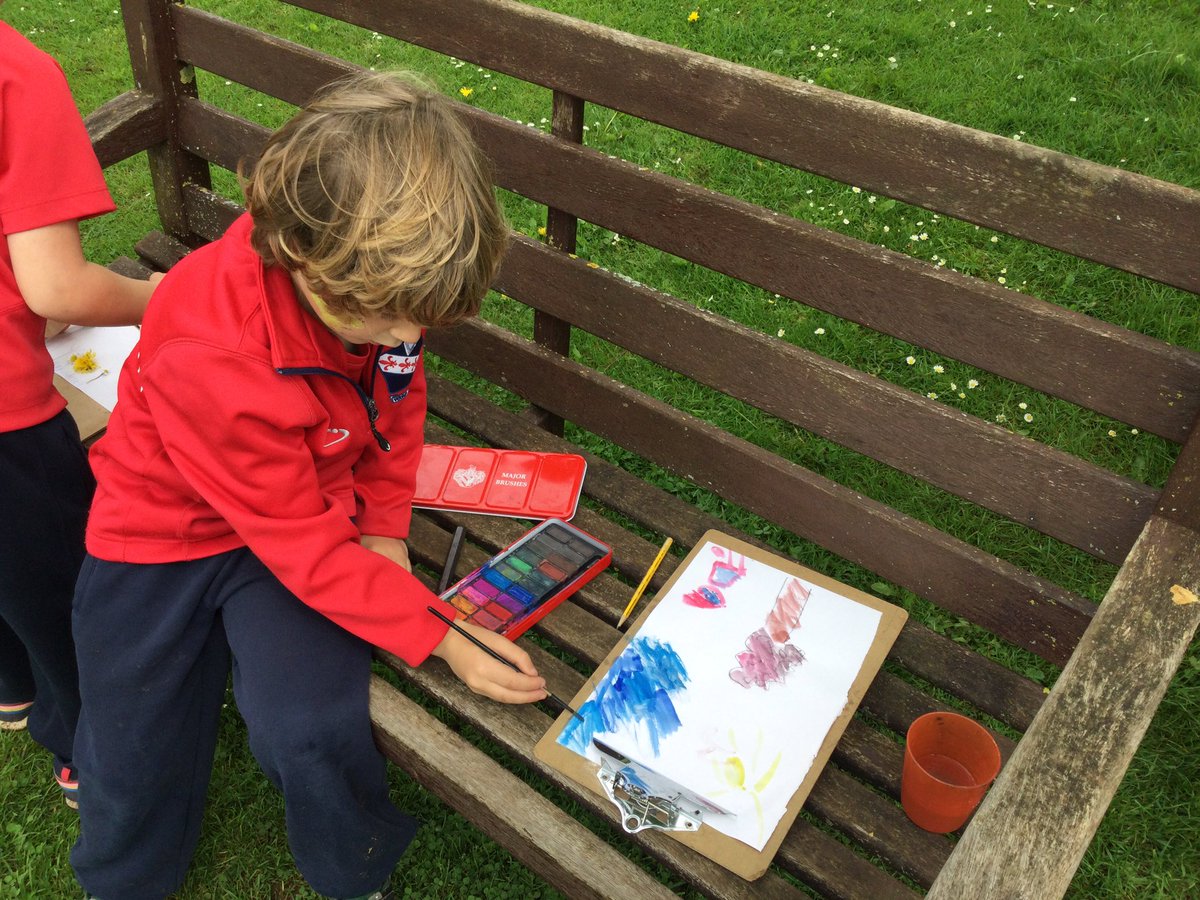 MonktonYear1's tweet photo. Lots of wild creativity was happening this morning outside! 🎨🖌🍃🍁🌳#WildMonkton https://t.co/91Ip2XN9gM