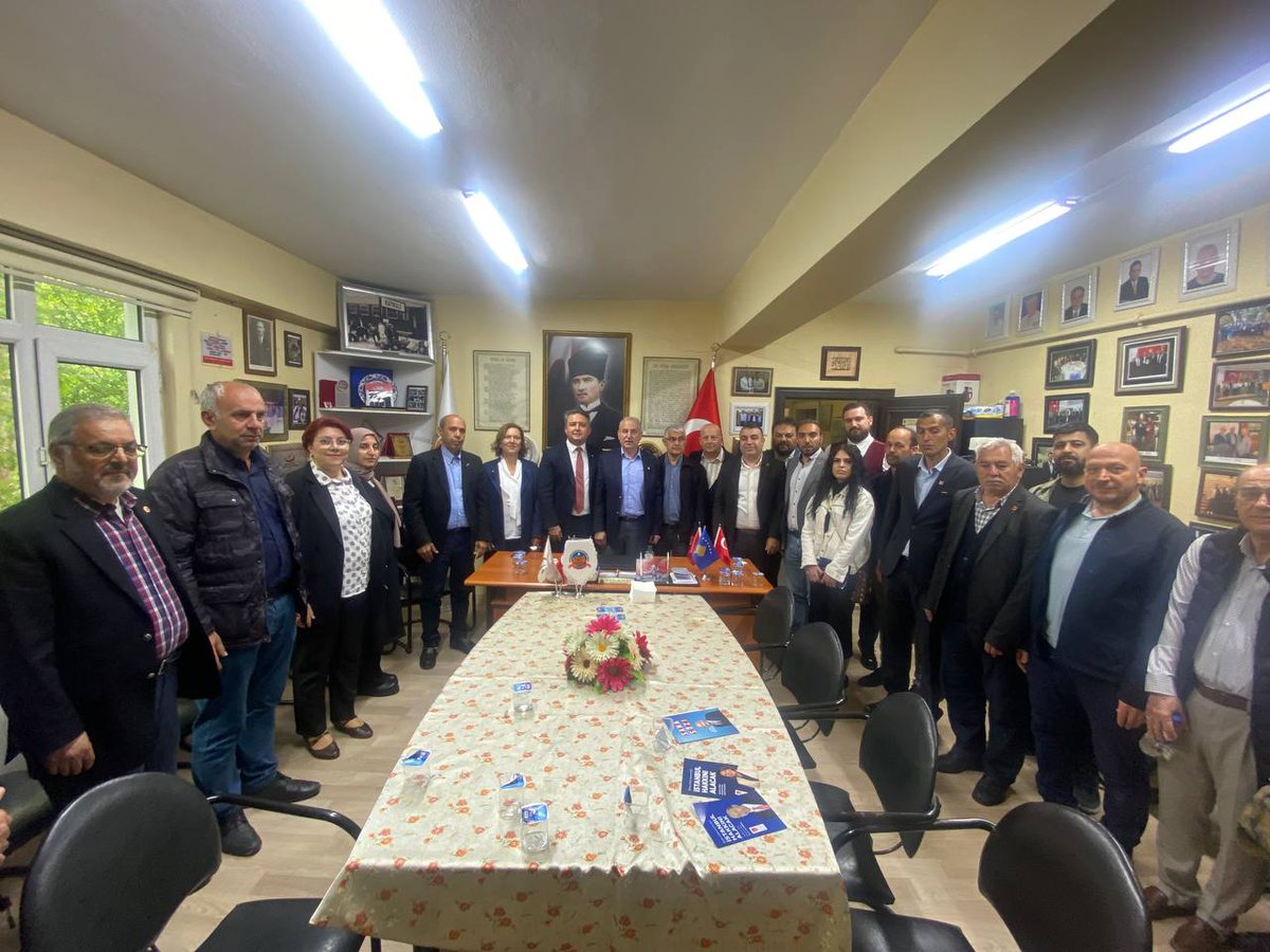isamesihsahin's tweet photo. Eyüpsultan'da, Tüm Balkanlılar Kültür ve Dayanışma Derneği'ni ziyaret ettik.

Dernek başkanımız Fadıl Kuş'a ve yönetimine çalışmalarında başarılar diliyorum. https://t.co/iVOUwgxSGc