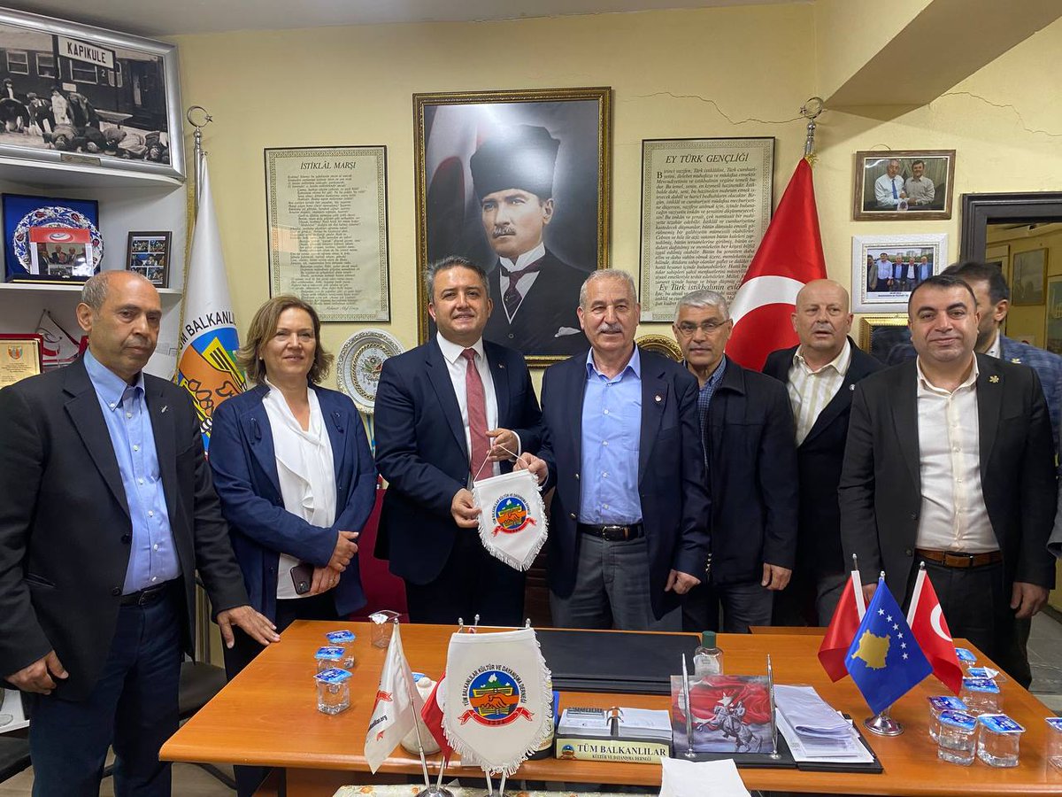 isamesihsahin's tweet photo. Eyüpsultan'da, Tüm Balkanlılar Kültür ve Dayanışma Derneği'ni ziyaret ettik.

Dernek başkanımız Fadıl Kuş'a ve yönetimine çalışmalarında başarılar diliyorum. https://t.co/iVOUwgxSGc