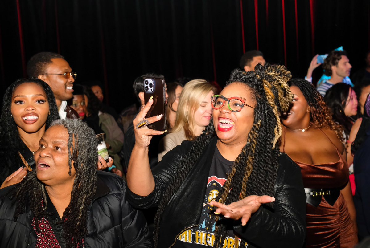 ApolloTheater's tweet photo. That’s a wrap on another amazing season of #ApolloComedyClub and #ApolloMusicCafe!
Thanks to our #ApolloFam for packing out our intimate soundstage night after night, and to all this season’s artists who brought magic to our stage. You are #TheNextMovement embodied! https://t.co/kPaVOT44ME