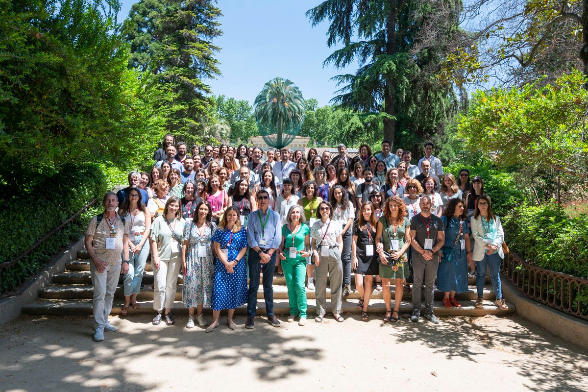 Foto de familia del equipo de #ComunicacionCSIC reunido en el <a href="/RJBOTANICO/">REAL JARDÍN BOTÁNICO</a> con motivo del II Encuentro de Comunicación del CSIC.
#EquipoCSIC