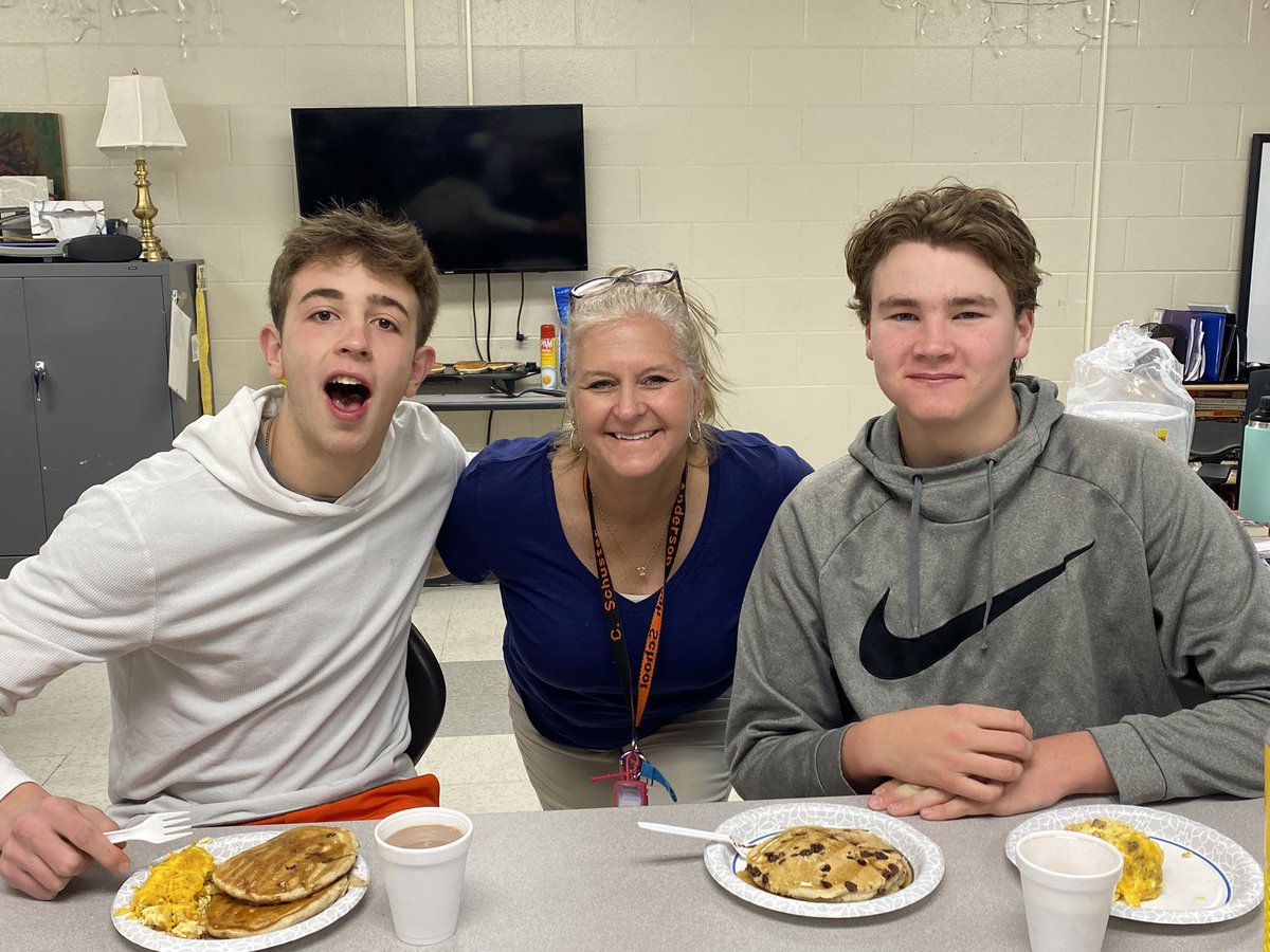 penjournalism's tweet photo. AP breakfast (pancakes and egg casserole) provided by teacher Cathy Schuster.  Mr. Lunn brought the plates and OJ. Forest Hills is fortunate to have these 2 Anderson teachers. https://t.co/B2s4DWyOhq