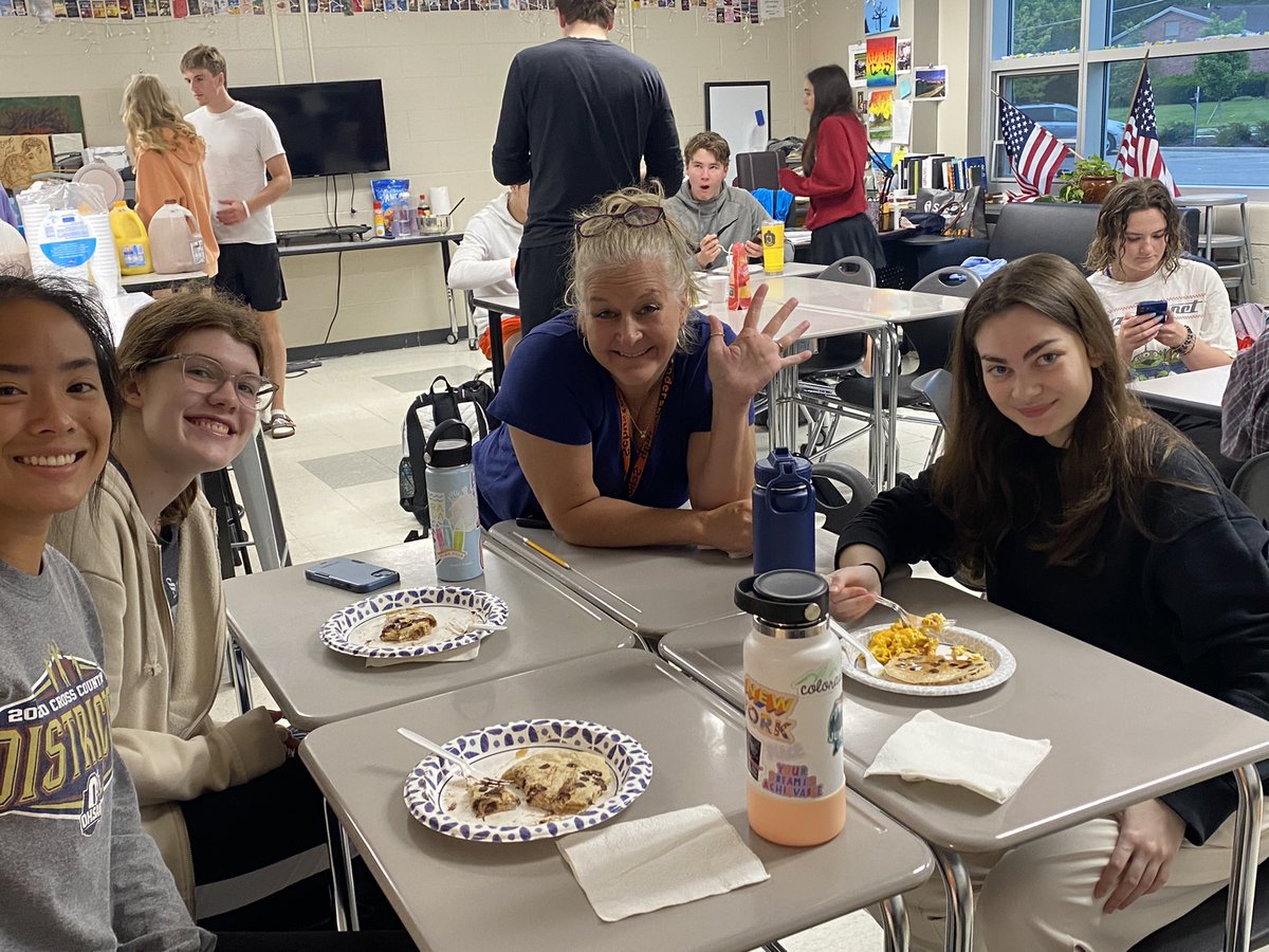 penjournalism's tweet photo. AP breakfast (pancakes and egg casserole) provided by teacher Cathy Schuster.  Mr. Lunn brought the plates and OJ. Forest Hills is fortunate to have these 2 Anderson teachers. https://t.co/B2s4DWyOhq