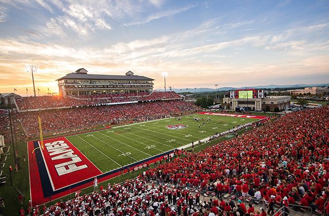 elijahburress's tweet photo. Extremely blessed and thankful to receive a division 1 offer from the University of Liberty !!! @Coach_Ladutko @CoachCamp01 @RivalsFriedman @dpfootball https://t.co/1jSCG102PF