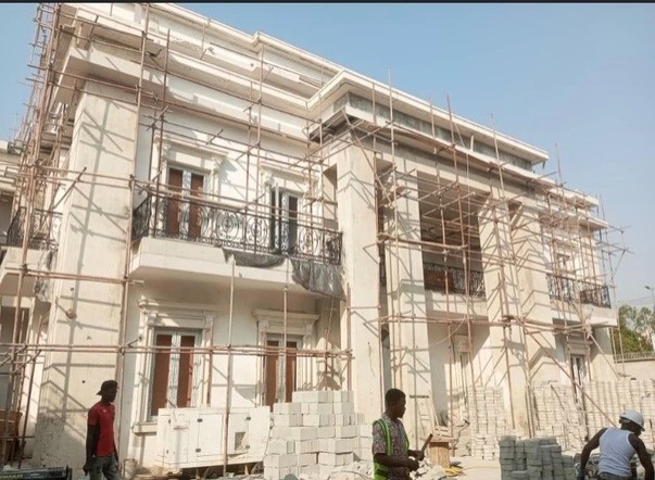 OysterCore's tweet photo. Our secret to building amazing structures? A lot of sweat, a little bit of coffee, and a ton of teamwork! ☕️💪🏼👷‍♂️👷‍♀️ 
#ConstructionLife #teamworkmakesthedreamwork #oystercore #ikoyi #ikoyihomes #projectmanagers #ProjectManagement #ProjectMonito #ConstructionProjects #luxuryhomes https://t.co/rO0275OR5Y