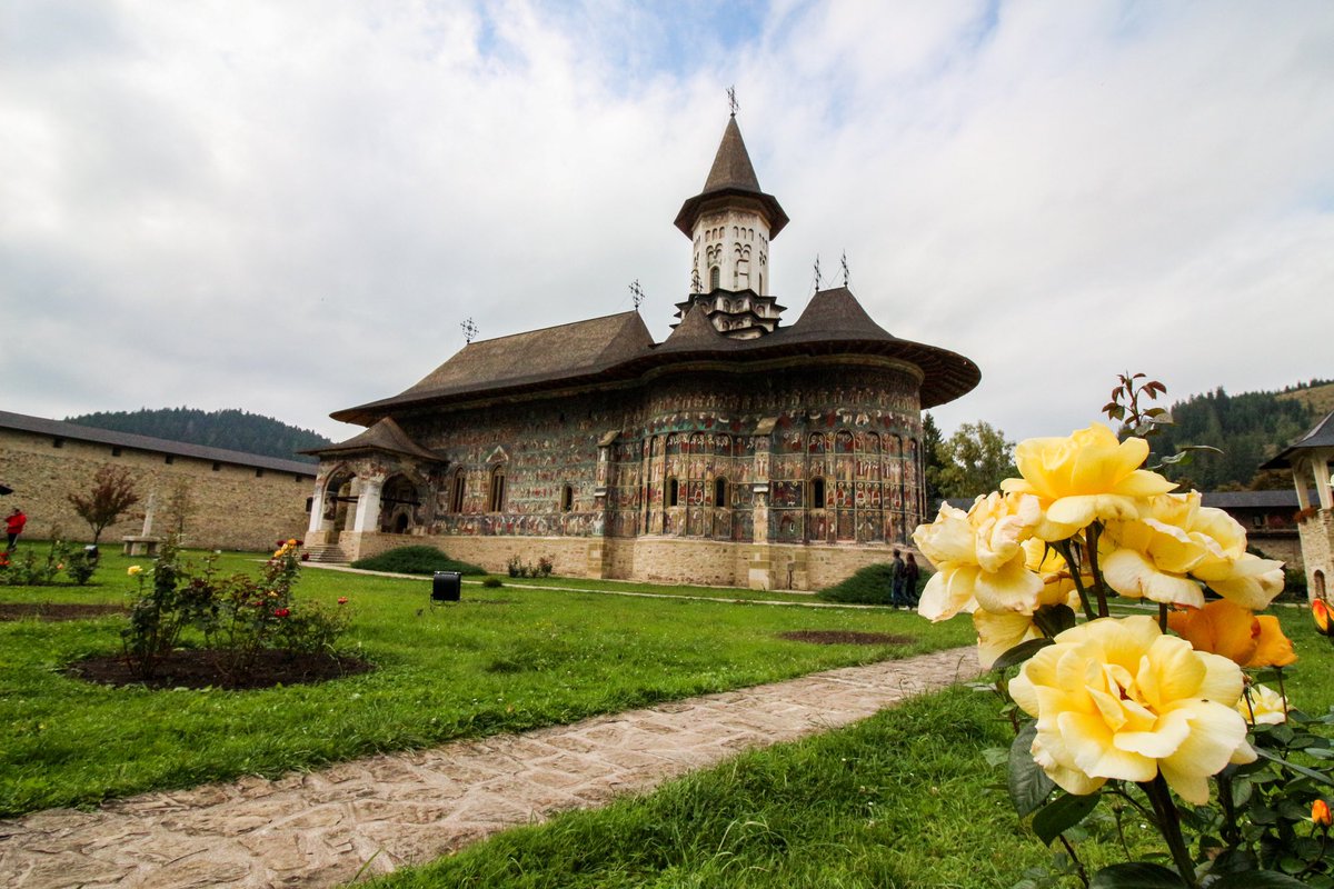 The Beautiful Painted Monasteries of Bucovina. 😍Maramures, Painted Monasteries & Muddy Volcanoes | TRAVEL Romania youtu.be/3C_FbsUOcD0 🇷🇴 #travel #TravelTuesday #TravelEasy #travelbloggers #travelblog #Romania #Romanian