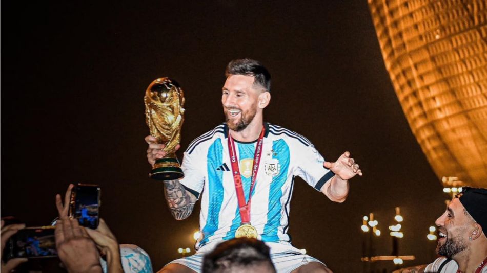 Cerebro_Cule's tweet photo. 🧠 Qué opción te gusta más para la próxima temporada?

💖 Bernardo Silva                            🔁Leo Messi https://t.co/JgiLOnn7fU