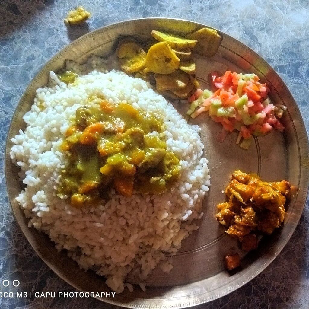 A self-made lunch plate. 

👉 Rice
👉 Dalma
👉 Paneer Masala
👉 Kadali Bhaja
👉 Salad
👉 Forgot to keep mango

#FoodieOdia #OdiaFood #therawtextures #feedfeed #nomnom24x7 #nomnomnom #foodiesofbhubaneswar #bangalorefood #bengalifood #northindianfood #delhifood #chennaifood #mum…
