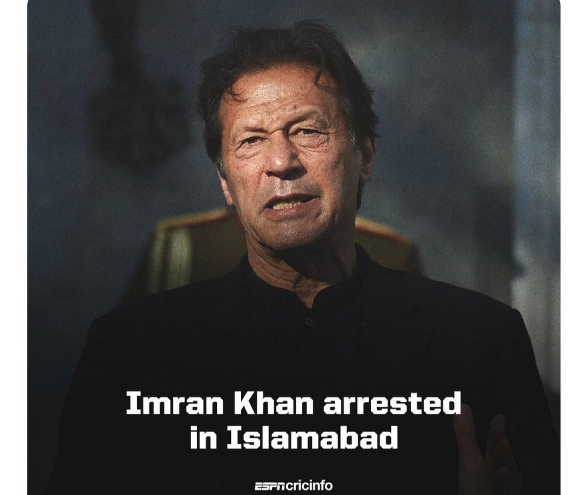 QauVines's tweet photo. یہ اپنی مرضی سے سوچتا ہے، اِسے اٹھا لو ،
اٹھانے والوں سے کچھ جدا ہے، اِسے اٹھا لو ،
اِسے بتایا بھی تھا کہ کیا بولنا ہے کیا نئیں ،
مگر یہ اپنی ہی بولتا ہے، اِسے اٹھا لو ۔
#نکلو_خان_کی_زندگی_بچاؤ 
#ImranKhan https://t.co/xDJmNnFCGD