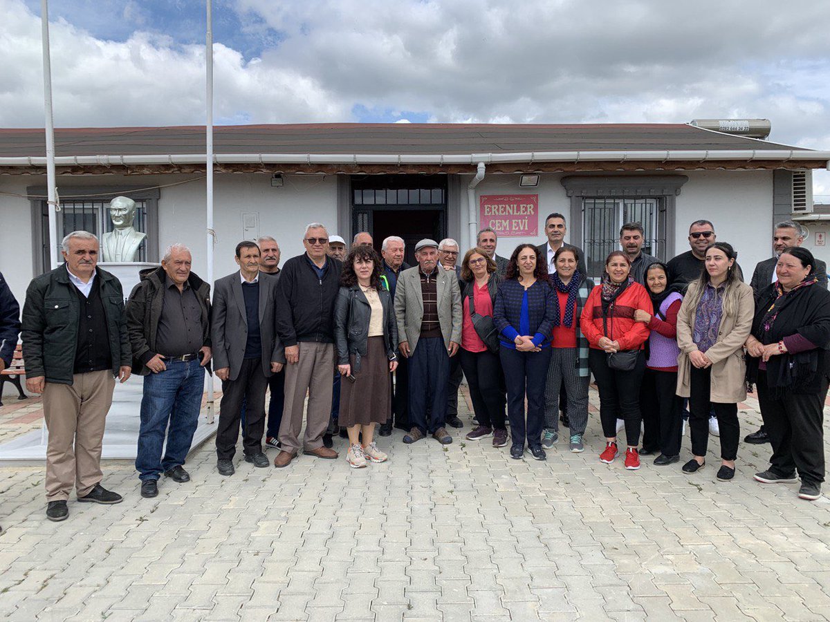 İstanbul adayımız @CelalFrt ve Tekirdağ adaylarımız @SytKrmz ve Nesrin Özel Unay PM Kenan Yıldız ile beraber Tekirdağ Cem Vakfı Yeniçiftlik Erenler Şubesi Cemevini ziyaret ettik.Cem evi başkanımız İmam Yaman ve canlarımıza teşekkür ediyoruz.Birlikte yeni bahar için el vereceğiz