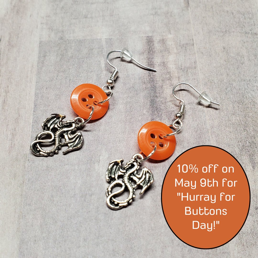 'Hurray for Buttons Day!' To celebrate, we're offering 10% off all button earrings!

Button earrings are a fun accessory that adds a pop of color and personality to your outfit. 

etsy.com/shop/9livesdra…

#buttons #buttonearrings