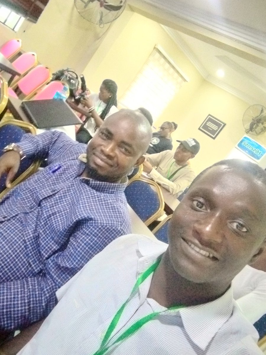 Ayodamt's tweet photo. Earlier today at the Climate Solution Leadership Training for Ekiti State.
#LetDoMore #ClimateAction
@OlumideIDOWU @OlowoyoSikiru @NnimmoB @ClimateWed https://t.co/RAYgnJct9G