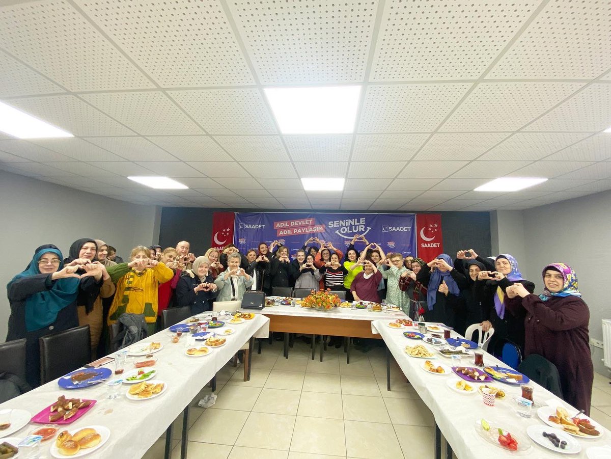 zonguldakdeva's tweet photo. Deva Partisi Kadın Kolları olarak Kadın Kolları Başkanımı Hatice Gökçen ve Yönetimi Sadet Partisi’nin ev sahipliğinde bir araya geldik. Misafirperverlikleri ve güler yüzleri için kendilerine çok teşekkür ederiz

Kadınların yeni dönemde siyasete doğrudan etki edecek #sanasöz https://t.co/mpsF35qpc4