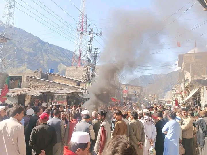 tauseefn007's tweet photo. چترال: تحصیل دروش چترال میں چئیرمین عمران خان کی گرفتاری کے خلاف شدید احتجاج جاری۔
#imrank
@IKTodayPk 
@FatehMulk 
@MuradSaeedPTI 
@DawarAllama 
@MeenakhanAfridi https://t.co/Hz67iz3NwF