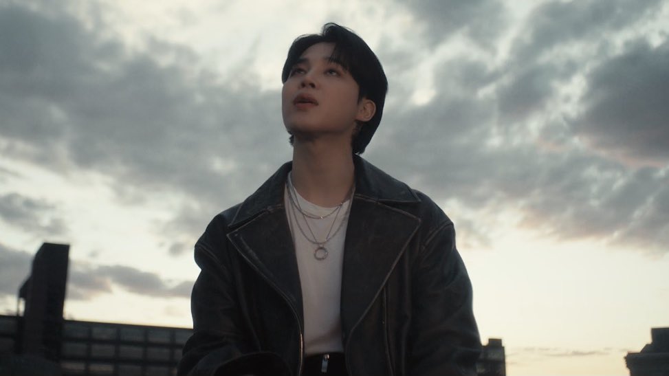 stussyjimin's tweet photo. “angel, don’t fly so close to me. i’m what you want and what you need. you don’t wanna lose those wings, people like me break beautiful things” - jimin’s lyrics for “angel pt.1” 🤍 https://t.co/F5fRyel2yZ