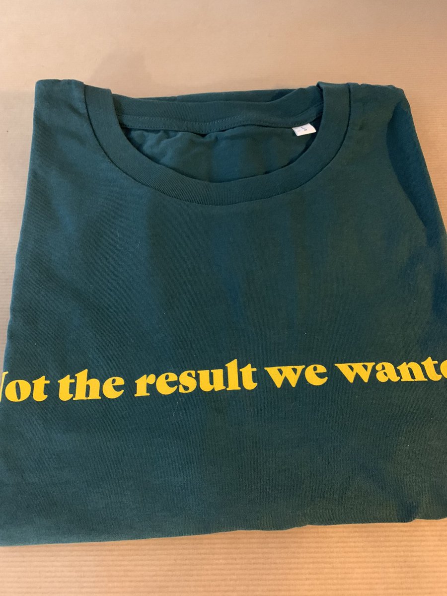 Vi hittade en sista <a href="/fotbollsmorgon/">Fotbollsmorgon</a> tisha storlek Large på lagret som vi tänker lotta ut. Som grädde på moset skickar vi med en valfri NAKATA-tisha!
För att delta:
1. Följ <a href="/fotbollsmorgon/">Fotbollsmorgon</a> och <a href="/se_Nakata/">NAKATAFC</a> 
2. Retweeta det här inlägget

Vinnare väljs slumpmässigt ikväll!