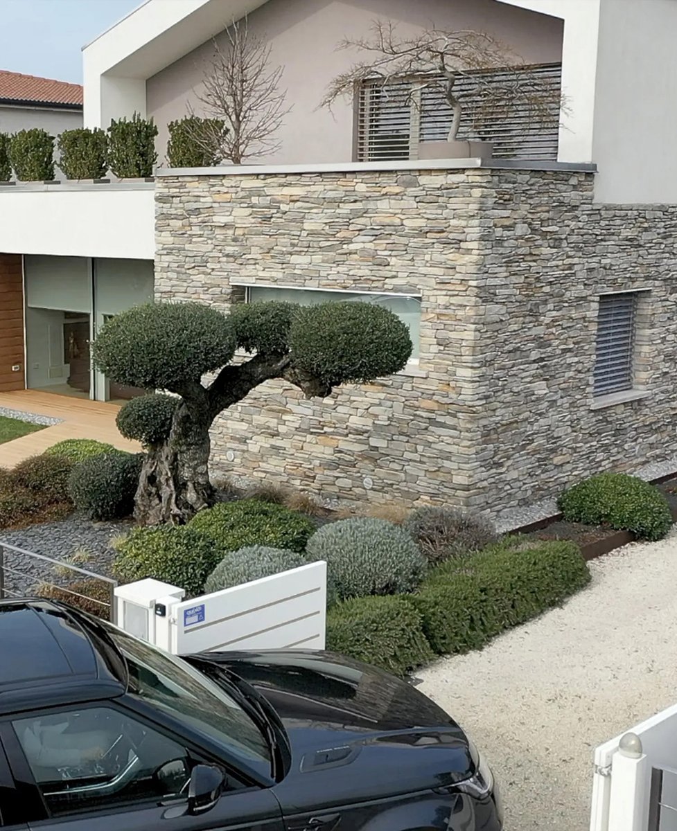 QUIKOITALY's tweet photo. Discover Libra 📱, The Revolutionary Smart Wireless Device to Open Gates with Smartphone, Siri, Alexa, and Google Assistants - https://t.co/PPHrbYcDcW https://t.co/dY3yZBt6kh
