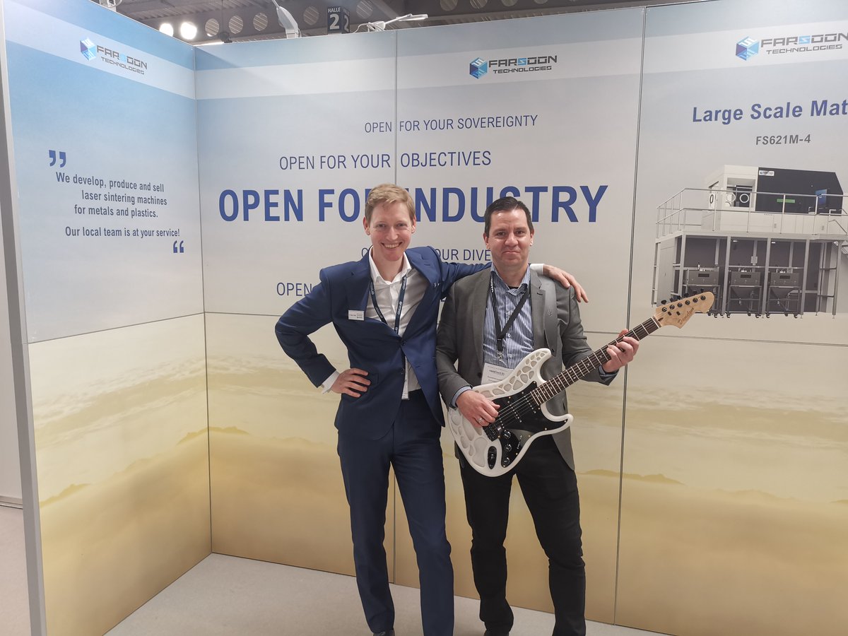 We like to thank Patrick Rhein from <a href="/TITK_Rudolstadt/">TITK</a> for visiting us at <a href="/farsooneurope/">FARSOON Europe GmbH</a> booth with the #printed e-guitar #frame.

Looks great! 😎

#3dprint #3dprinting #guitar #farsoon