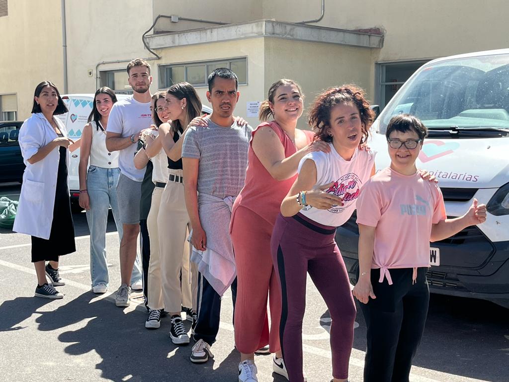 HospitalariasGr's tweet photo. Gracias al alumnado del Grado de Educación Social de la @ujaen por su visita tan divertida, gymkana inclusiva en la que han participado residentes #rdp y usuarios de CO #JosefaRecio https://t.co/186psnosax